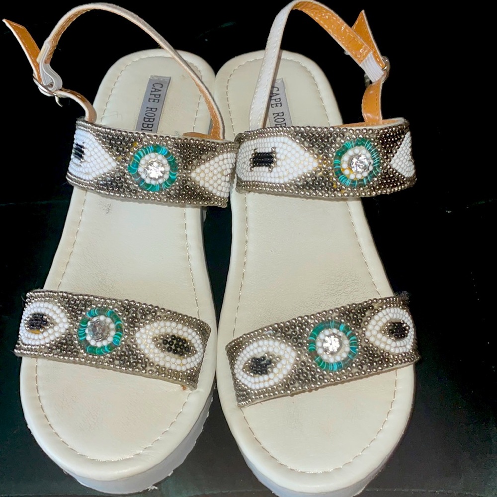 Cape robin White sandals 🤍